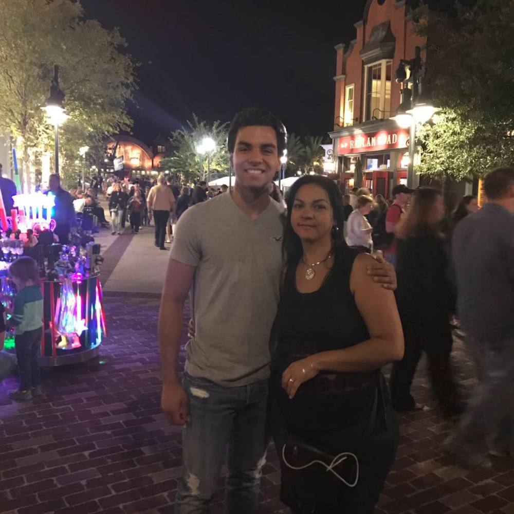 Meet your Posher, Luis alejandro